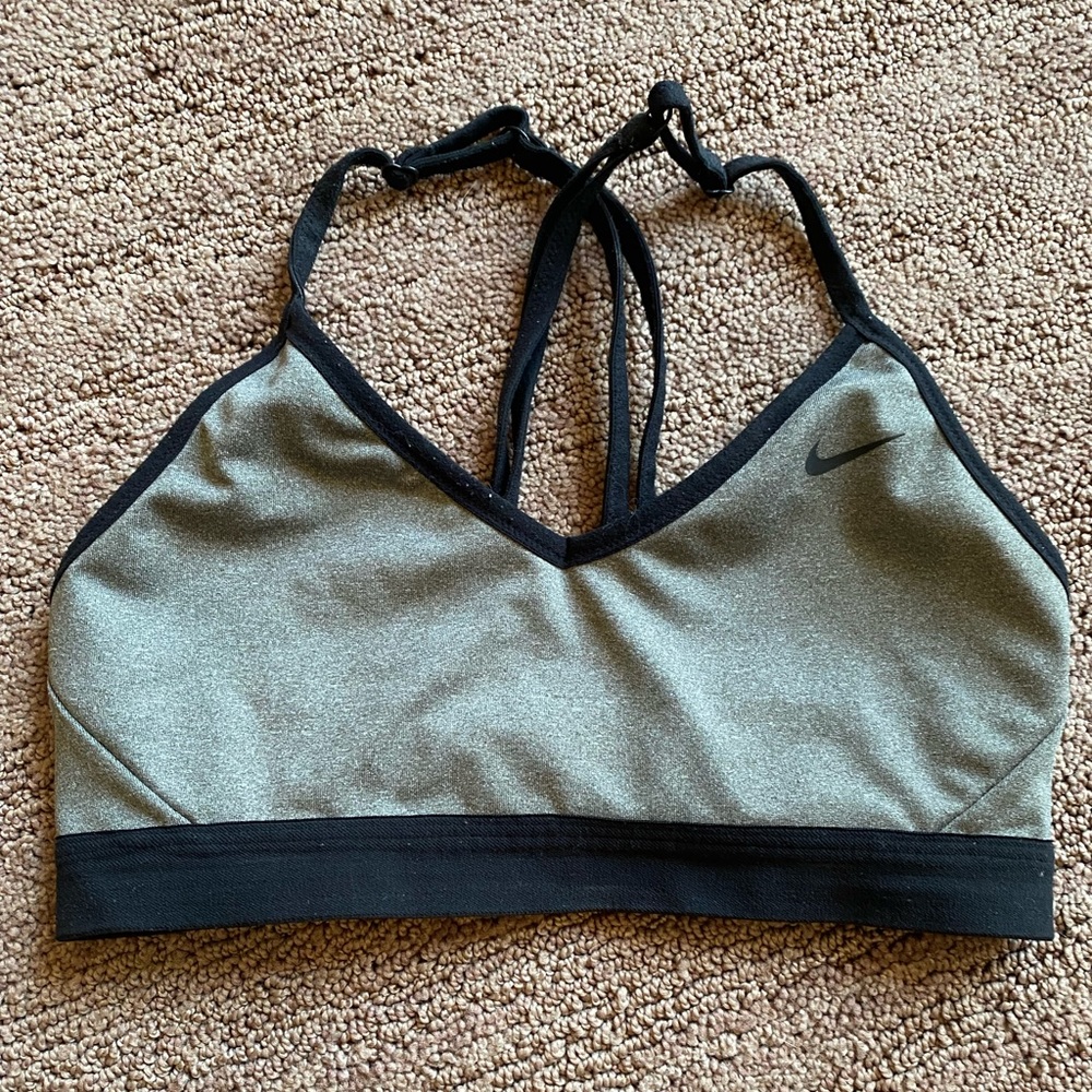 nike sports bra - Picture 1 of 2